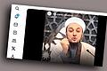 In einem Video greift ein Redner den Mythos der jüdischen Weltverschwörung auf.