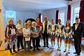 Unser Bild zeigt (von links): Renate Kersten, Emma Scheuermann, Ursula Gieselbrecht, Jutta Markert, Gisela Klemm, Claudia Skuppin, den Sprecher des Elferrats Klaus Skuppin, Stefanie Eiling, Franziska Wilz und Ashley Haupt. Klaus Mültner vom Beirat...       -  Unser Bild zeigt (von links): Renate Kersten, Emma Scheuermann, Ursula Gieselbrecht, Jutta Markert, Gisela Klemm, Claudia Skuppin, den Sprecher des Elferrats Klaus Skuppin, Stefanie Eiling, Franziska Wilz und Ashley Haupt. Klaus Mültner vom Beirat des Fastnacht-Verbands Franken (rechts) nahm die Ehrungen vor.