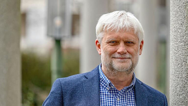 Ärzte sollten im Gespräch mit Patienten authentisch sein, findet der Hausarzt Joachim Lentzkow. Er selbst nehme Patienten oder Angehörige auch in den Arm, wenn sie weinen. Ärzte sollten im Gespräch mit Patienten authentisch sein, findet der Hausarzt Joachim Lentzkow. Er selbst nehme Patienten oder Angehörige auch in den Arm, wenn sie weinen.