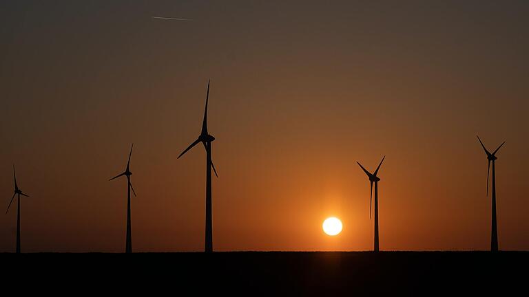 Wind und Sonne sind zentrale Elemente für die Energiewende in Deutschland. In Bayern und in Unterfranken ist derzeit vor allem die Photovoltaik auf dem Vormarsch. Wind und Sonne sind zentrale Elemente für die Energiewende in Deutschland. In Bayern und in Unterfranken ist derzeit vor allem die Photovoltaik auf dem Vormarsch.