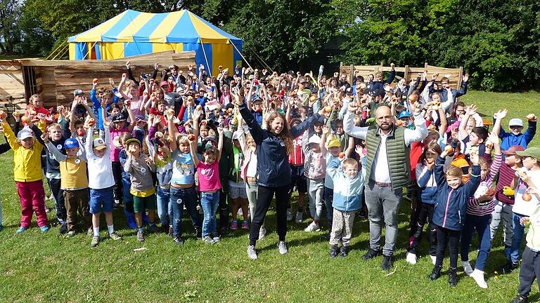 140 Kinder bauten am Giebelstädter Abenteuerspielplatz zwei Wochen am 'Land der Phantasie'.