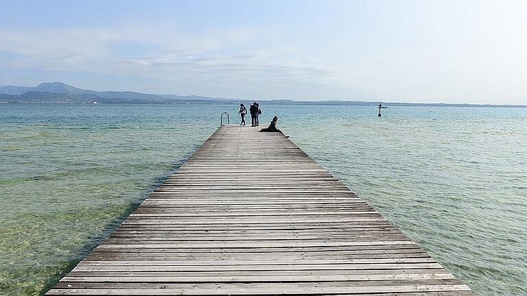 Sehnsuchtsort Gardasee: So ruhige Flecken wie hier am Steg in Sirmione gibt es nur ganz wenige.