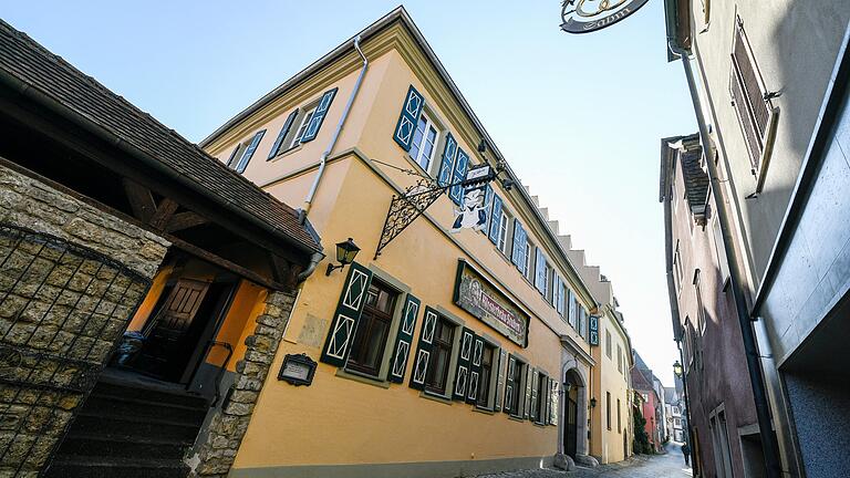 Im Kastenhof in der Altstadt von Ochsenfurt wird eine neue Gaststätte eröffnet. Bis 2019 war hier das Bistro ''s Käferle' beheimatet.