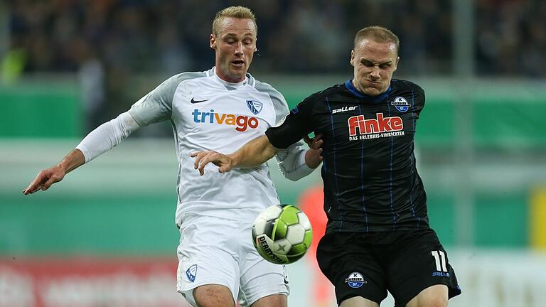 SC Paderborn - VfL Bochum       -  Laufduell zwischem dem Paderborner Sven Michel (r) und Bochums Felix Bastians.