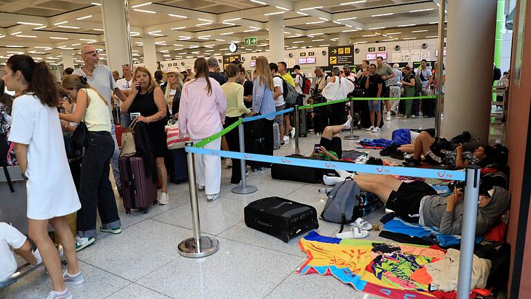 Unwetter sorgte auf Mallorca für mehr als 40 Flugausfälle       -  Ein noch schlimmeres Unwetter, das für die Nacht und den Donnerstag vorhergesagt wurde, machte zum Glück einen Bogen um Mallorca. Es gab nur noch Verspätungen und einige wenige Flugstornierungen.