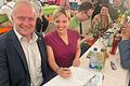Katharina Schulze trug sich im Beisein von Weigenheims Bürgermeister Rainer Meyer ins Goldene Buch der Gemeinde ein.