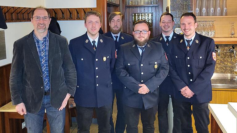 Auf dem Foto der neue Vorstand der Feuerwehr Unterebersbach (von links): Bürgermeister Holger Schmitt, Vorsitzender Heiko Dünisch, Schriftführer Tim Hildenbrand, 1. Kommandant Bastian Wehner, Kassier Michael Hahn, 2. Kommandant Markus Dünisch. Auf dem Foto der neue Vorstand der Feuerwehr Unterebersbach (von links): Bürgermeister Holger Schmitt, Vorsitzender Heiko Dünisch, Schriftführer Tim Hildenbrand, 1. Kommandant Bastian Wehner, Kassier Michael Hahn, 2. Kommandant Markus Dünisch.