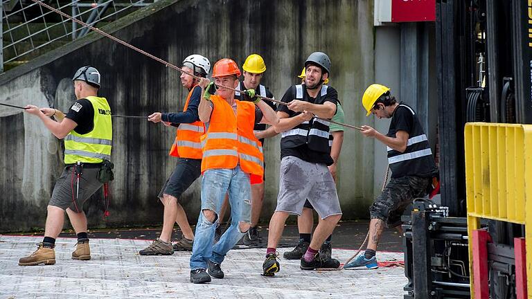 Anstrengender Bühnenaufbau.