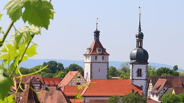 Stadtbild aufgewertet: Auch von Weitem kann man die sanierten Außenansichten von St. Sixtus deutlich erkennen.