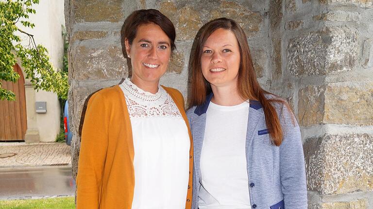Jenny Back (links) und Nadine Wehner-Hach werden für das Café Glücksmomente, die Fremdenzimmer und den Backwarenverkauf verantwortlich zeichnen. Das Foto entstand vor der Corona-Pandemie.