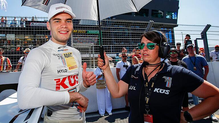 Rennfahrer Laurin Heinrich (links) vom KÜS Team Bernhard schied bei den beiden DTM-Rennen in Zandvoort vorzeitig aus.