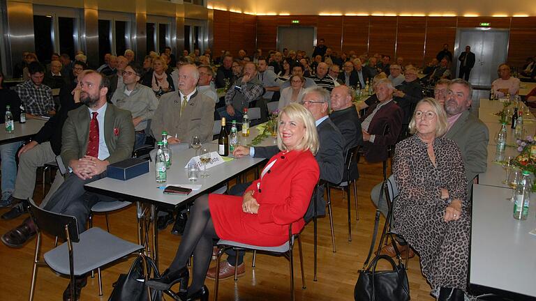 Die Forstbetriebsgemeinschaft feierte ihr 50-jähriges Jubiläum mit vielen Mitgliedern und Gästen in der Karl-Knauf-Halle.