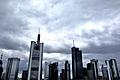 Düster: Die Skyline von Frankfurt mit den Banken-Hochhäusern. Die EU knöpft sich die Branche wegen der Zinsmanipulationen vor. DPA