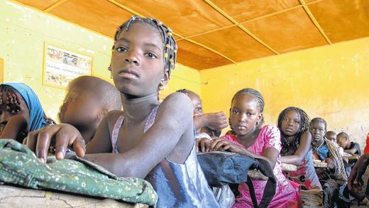 In Mali: Kinder sitzen in der Bahadou-Schule in der Stadt Timbuktu. In dem Land ist jetzt Ebola aufgetreten.