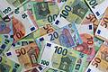 Geld       -  In &bdquo;Der gefesselte Wohlstand&rdquo; zeigt Autor Felix Oldenburg neue Wege auf, wie privates Geld schnell für gute Zwecke zum Einsatz kommen könnte. (Symbolbild)