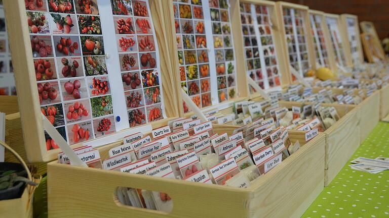 Ein breit gefächertes Sortiment der Ausstellerinnen und Aussteller bei der Saatgutmesse in Karlstadt-Laudenbach. Ein breit gefächertes Sortiment der Ausstellerinnen und Aussteller bei der Saatgutmesse in Karlstadt-Laudenbach.