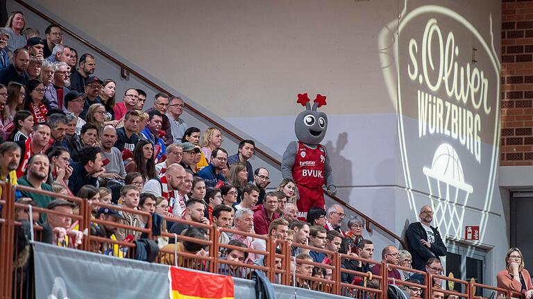 Bald Vergangenheit: Basketball-Bundesligist s.Oliver Würzburg sucht einen neuen Namenssponsor. Dabei wird das Maskottchen nicht viel helfen können.