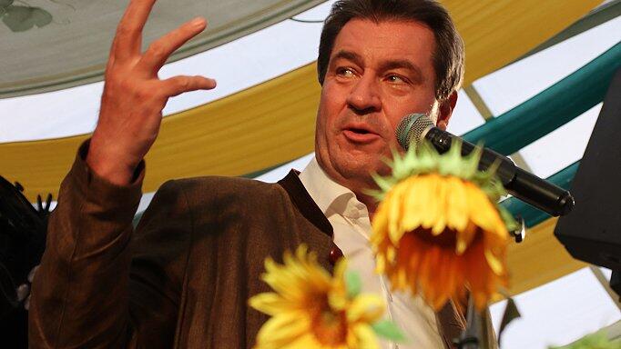 Gratulation an den Bürgermeister: Mario Paul hat seit Mittwoch ebenso vier Kinder wie Bayerns Ministerpräsident selbst. Gratulation an den Bürgermeister: Mario Paul hat seit Mittwoch ebenso vier Kinder wie Bayerns Ministerpräsident selbst.
