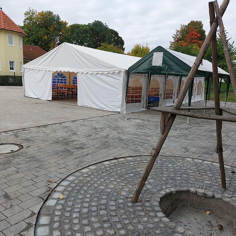 ...der Platz läd zum feiern ein