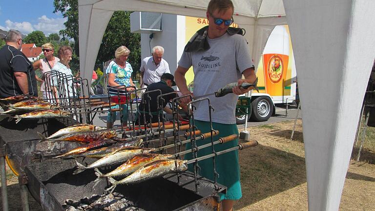 Die kulinarischen Spezialitäten in vielerlei Form sind begehrt – vom selbstgebackenen Kuchen bis zum über dem Holzfeuer gegrillten Fisch.       -  Die kulinarischen Spezialitäten in vielerlei Form sind begehrt – vom selbstgebackenen Kuchen bis zum über dem Holzfeuer gegrillten Fisch.