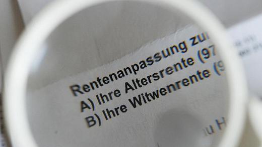 Rentenbescheid - Je mehr Kinder Frauen zur Welt bringen, desto niedriger ist später ihre Rente. Foto: Jens Kalaene/Archiv Rentenbescheid - Je mehr Kinder Frauen zur Welt bringen, desto niedriger ist später ihre Rente. Foto: Jens Kalaene/Archiv