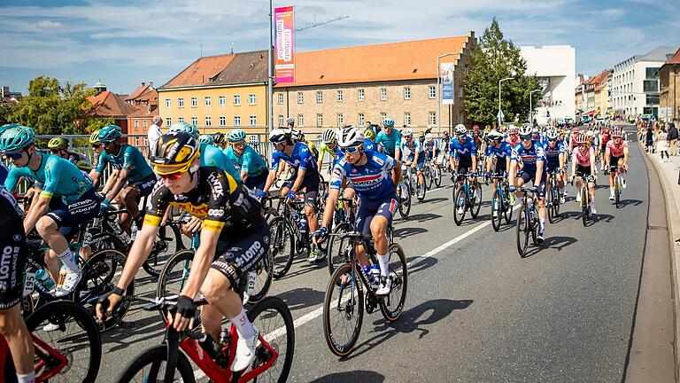 Am vergangenen Donnerstag fand die 1. Etappe der Deutschland Tour statt. Gestartet sind die Fahrer in Schweinfurt. Am vergangenen Donnerstag fand die 1. Etappe der Deutschland Tour statt. Gestartet sind die Fahrer in Schweinfurt. 