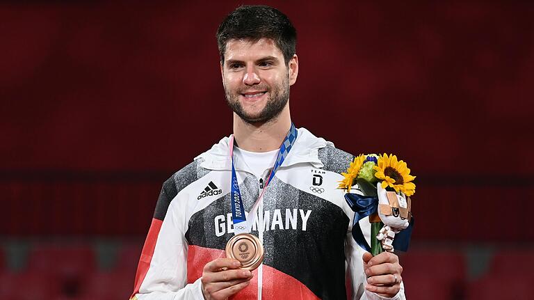 Dimitrij Ovtcharov (im Bild) aus Deutschland jubelt über seine olympische Bronzemedaille. Dimitrij Ovtcharov (im Bild) aus Deutschland jubelt über seine olympische Bronzemedaille.