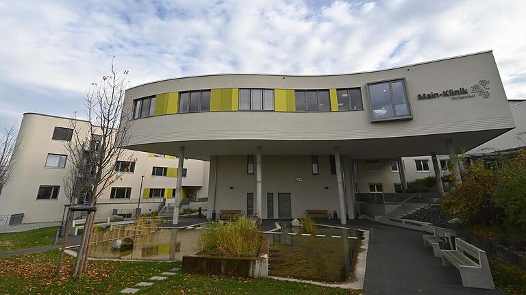 Auch in der Main-Klinik in Ochsenfurt (Archivfoto) dürfen Patienten derzeit nur in Ausnahmefällen besucht werden.