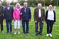 Die Vorsitzende des Reit- und Fahrvereins, Sibylle Wodzka (rechts) ehrte für herausragende Verdienste um den Verein (von links) Karl-Otto Dressel, Gerhard Moser, Inge und Günter Schiedermair und Paul Mader.