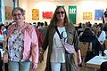 Zwei Models bei der Modenschau des Frauenbunds.