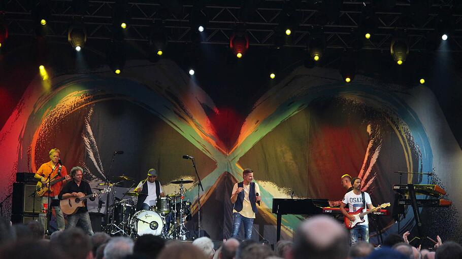 Im Sommer 2016 trat Pur schon einmal im Staatsbad auf. Damals kamen rund 6000 Fans in den Bad Brückenauer Schlosspark. Foto: Archiv/Sebastian Schmitt       -  Im Sommer 2016 trat Pur schon einmal im Staatsbad auf. Damals kamen rund 6000 Fans in den Bad Brückenauer Schlosspark. Foto: Archiv/Sebastian Schmitt