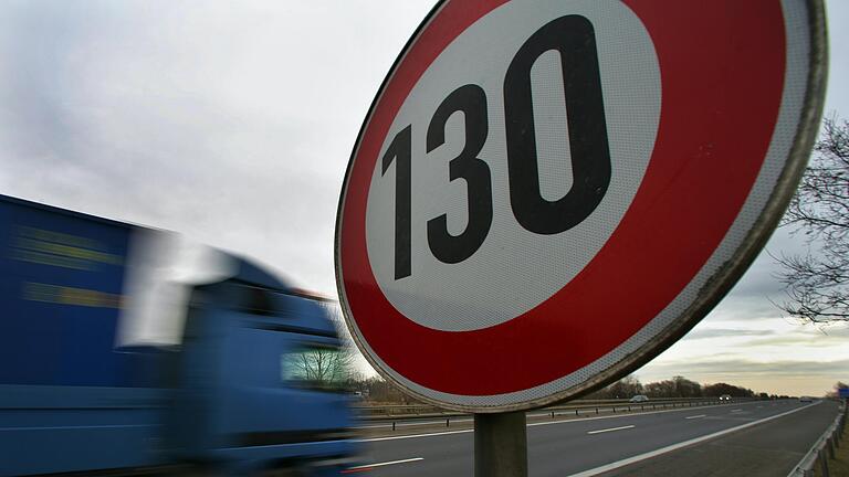 130 auf Autobahnen – dafür stimmte die Mehrheit des Kreistages im Zusammenhang mit einer Ukraine-Resolution. Dass der Passus mit der Geschwindigkeit plötzlich eine Rolle spielte, lang an einem Antrag des früheren Volkacher Bürgermeisters Peter Kornell.