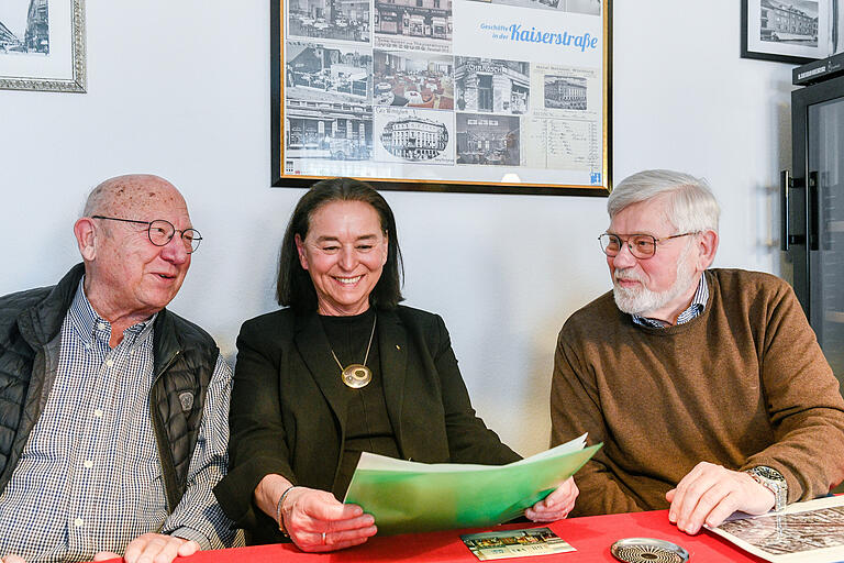 Rudolf Weißmantel, Monika Vögele und Franz Wohlfahrt&nbsp;schwelgen in Erinnerungen.