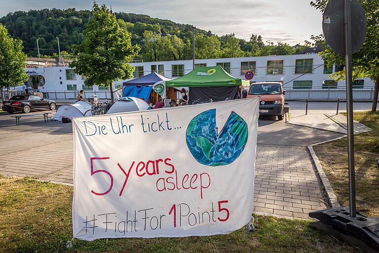 Das Protestcamp von 'Fridays For Future' am Willy-Brandt-Kai in Würzburg.