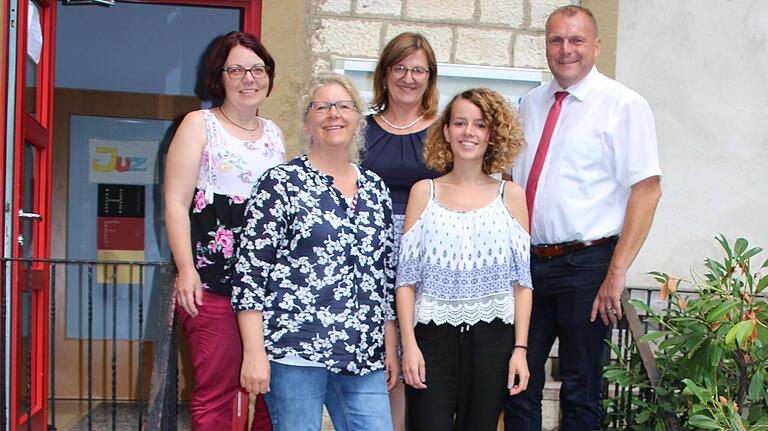 Abschied und Neubeginn im JUZ (von links nach rechts): Silke Bareiß, Tanja Welzenbach, Rosa Behon, Ihintza Doyle und Thomas Eberth.