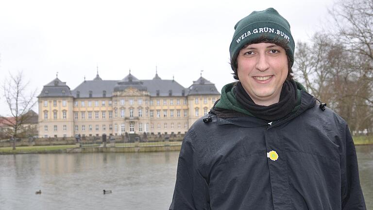 Johannes Weiß an seinem Lieblingsplatz im Schlosspark. Der 31-Jährige möchte als Bürgermeister Werneck zu einer ökologischen, sozialen und weltoffenen Gemeinde machen.