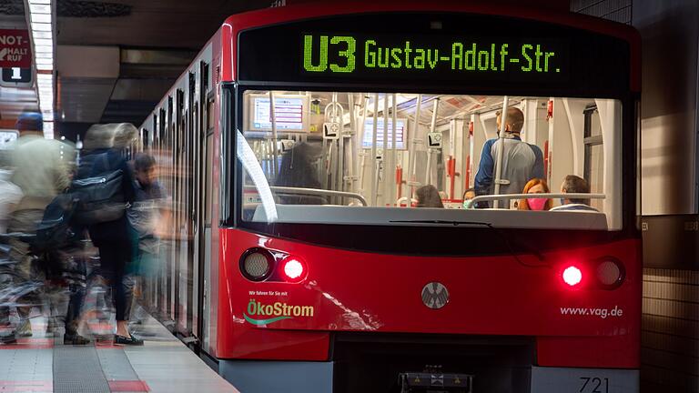 Nürnberg plant 365-Euro-Jahresticket für alle       -  Der Nahverkehr in Nürnberg wurde zuletzt deutlich ausgeweitet, damit liegt die fränkische Kommune bei den Großstädten bundesweit an zweiter Stelle. (Archivbild)