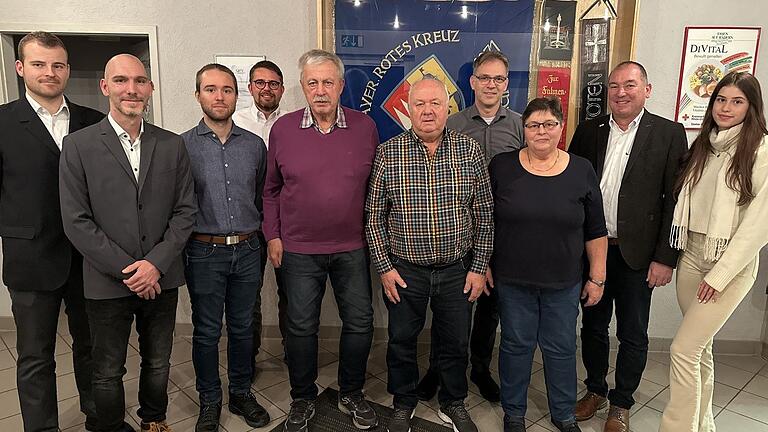 Ehrungen standen bei der Jahresversammlung der BRK Bereitschaft Bad Königshofen auf dem Programm. Unser Bild zeigt (von links): Jonas Wehner stellvertretender Kreisbereitschaftsleiter, Bereitschaftsleiter Claus Scheeres, Timo Schmähling; Wachleiter Rasmus Brand, Werner Heusinger; Gerhard Heusinger; Gunther Raab; Doris Schmutz; stellvertretender Kreisbereitschaftsleiter Heiko Stäblein und Lisa Friedrich. Ehrungen standen bei der Jahresversammlung der BRK Bereitschaft Bad Königshofen auf dem Programm. Unser Bild zeigt (von links): Jonas Wehner stellvertretender Kreisbereitschaftsleiter, Bereitschaftsleiter Claus Scheeres, Timo Schmähling; Wachleiter Rasmus Brand, Werner Heusinger; Gerhard Heusinger; Gunther Raab; Doris Schmutz; stellvertretender Kreisbereitschaftsleiter Heiko Stäblein und Lisa Friedrich.