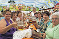 Seniorennachmittag auf Laurenzi: Wo das Alter keine Rolle spielt       -  (jogi)   Der Montagnachmittag auf der Laurenzi-Messe gehört traditionell den Senioren &ndash; so war das auch in diesem Jahr. 21 Gruppen aus Marktheidenfeld und Umgebung hatten sich angemeldet. Für die musikalische Unterhaltung sorgte die Musikkapelle Hausen, die in dezenter Lautstärke spielte und immer wieder Pausen machte. Abgesehen von der Musik gab es auch diesmal kein zusätzliches Programm, sodass die Senioren genug Gelegenheit hatten, miteinander zu reden und Freunde zu treffen. Bürgermeisterin Helga Schmidt-Neder freute sich, dass so viele Menschen den Weg zum &bdquo;Nachmittag der Junggebliebenen&ldquo; gefunden hatten. Sie gab ihnen ein Zitat der Schauspielerin Ursula Andress mit auf den Weg: &bdquo;Wichtig ist die Lebensfreude, dann spielt das Alter keine Rolle.&ldquo; Mehr Bilder sehen Sie im Internet unter www.mainpost.de/regional/main-spessart/marktheidenfeld.
