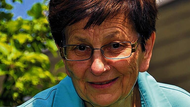 Ilse Semik aus Höchberg ist dabei: Die Blutspendedienste des Deutschen Roten Kreuzes würdigen am 10. Internationalen Weltblutspendertag (14. Juni) in Berlin wieder das Engagement verdienter Blutspender und ehrenamtlicher Helfer aus dem gesamten Bundesgebiet. Ilse Semik aus Höchberg ist dabei: Die Blutspendedienste des Deutschen Roten Kreuzes würdigen am 10. Internationalen Weltblutspendertag (14. Juni) in Berlin wieder das Engagement verdienter Blutspender und ehrenamtlicher Helfer aus dem gesamten Bundesgebiet.