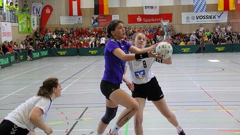 Im letzten Jahr belegte die U 19 des VfL Niederwerrn (Mitte: Emily Schlager) Platz drei bei der deutschen Meisterschaft. Geht diesmal noch mehr für den VfL-Nachwuchs?