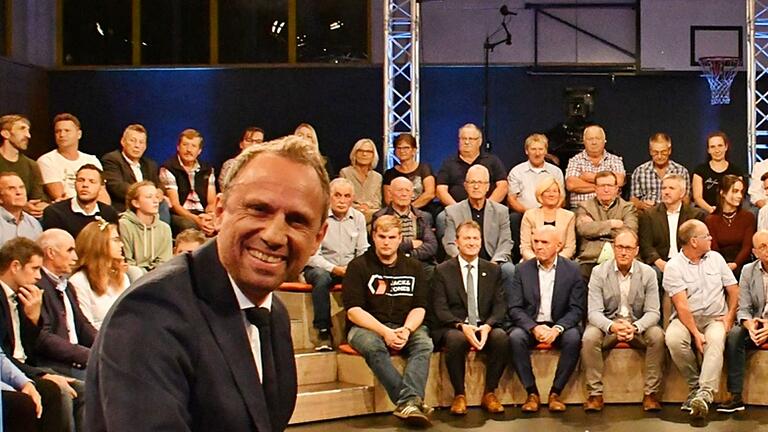 Auch bei der Fernsehsendung „Jetzt red I“ in Kleineibstadt im vergangenen September beschäftigte sich Umweltminister Thorsten Glauber mit der Sicherung der Trinkwasserversorgung im Landkreis. Auch bei der Fernsehsendung „Jetzt red I“ in Kleineibstadt im vergangenen September beschäftigte sich Umweltminister Thorsten Glauber mit der Sicherung der Trinkwasserversorgung im Landkreis.