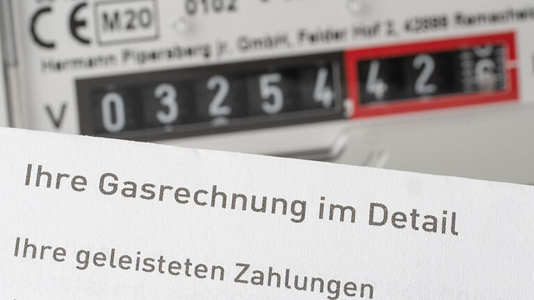 Wegen der angespannten Lage auf dem Gasmarkt dürfen Holzöfen reaktiviert werden, die in den vergangenen Jahren aus Umweltschutzgründen stillgelegt werden mussten. Wegen der angespannten Lage auf dem Gasmarkt dürfen Holzöfen reaktiviert werden, die in den vergangenen Jahren aus Umweltschutzgründen stillgelegt werden mussten.