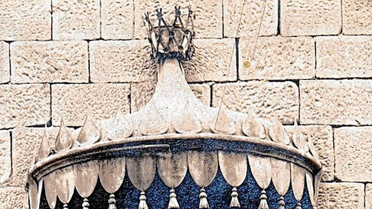 Auch das Madonnenbild überstand den Bombenhagel nicht. Auch das Madonnenbild überstand den Bombenhagel nicht.
