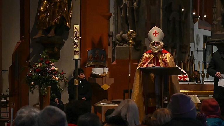 Der Nikolaus kommt wieder in die Kirche St. Andreas in Karlstadt.