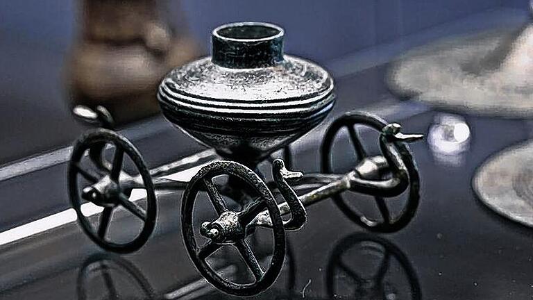 Bronzezeit: Rund 3000 Jahre alt ist der Kultwagen aus Acholshausen. Bronzezeit: Rund 3000 Jahre alt ist der Kultwagen aus Acholshausen.