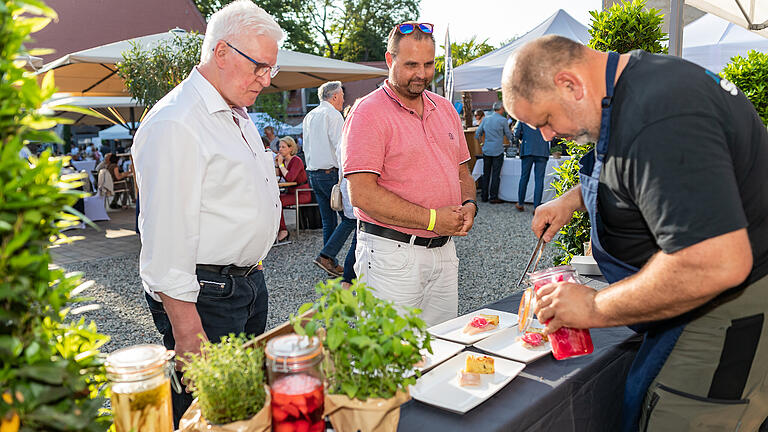 Taste of Franken 2023 auf Gut Wöllried       -  'Taste of Franken', das Highlight für Freunde regionaler Kochkunst und erlesener Weine. Das Genuss Open Air am Freitag 26.05.23 im wunderschönen Gut Wöllried war mit zahlreichen Gästen ausverkauft.