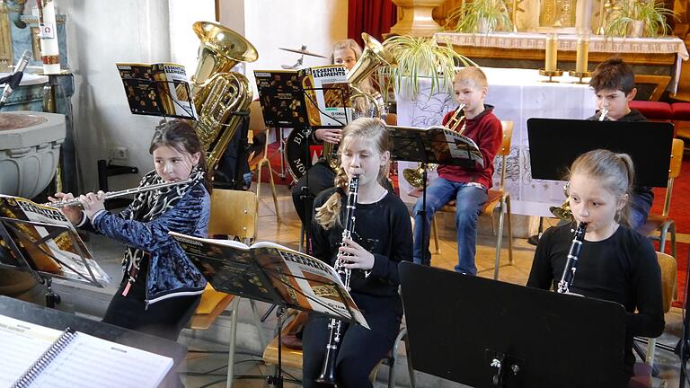 Die Bläserklasse vereint den Nachwuchs der drei gemeindlichen Blaskapellen. Die Bläserklasse vereint den Nachwuchs der drei gemeindlichen Blaskapellen.