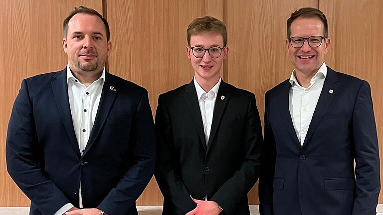 Neu im Tätsch’r-Verein: Sven Schumacher (links) und Leopold Stöhr, im Bild mit Vereinsvorsitzendem Michael Schäfer (rechts)       -  Neu im Tätsch’r-Verein: Sven Schumacher (links) und Leopold Stöhr, im Bild mit Vereinsvorsitzendem Michael Schäfer (rechts)
