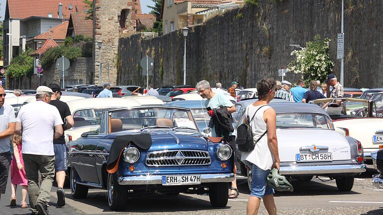 Über 60 Fahrzeuge der ehemaligen Borgward-Marken Lloyd, Hansa, Borgward und Goliath kamen zum 40. Internationalen Treffen des Borgward Club Frankfurt-Würzburg nach Karlstadt. Besonders beliebt ist bei den Oldtimer-Fans das ehemalige Erfolgsmodell Isabella.